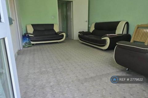 1 bedroom flat to rent, Trelawney Avenue, Slough, SL3