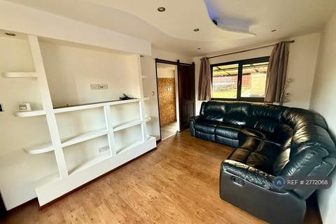 3 bedroom end of terrace house to rent, Foskitt Court North, Northampton, NN3
