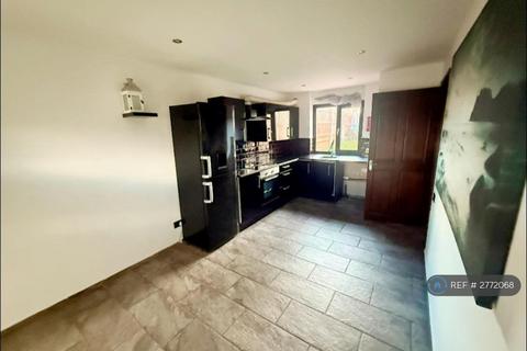3 bedroom end of terrace house to rent, Foskitt Court North, Northampton, NN3