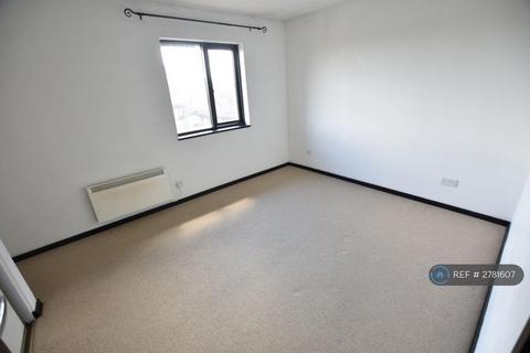 1 bedroom flat to rent, Badger Close, Lowwer Feltham, TW13