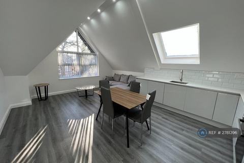 2 bedroom flat to rent, Clothorn Road, Manchester, M20