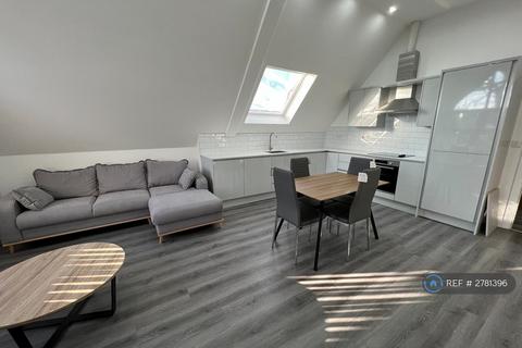 2 bedroom flat to rent, Clothorn Road, Manchester, M20