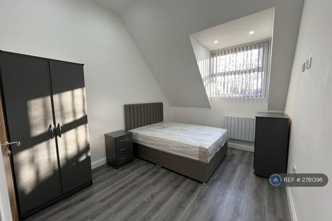 2 bedroom flat to rent, Clothorn Road, Manchester, M20