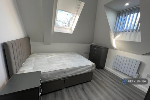 2 bedroom flat to rent, Clothorn Road, Manchester, M20