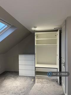 Studio to rent, Gladstone Avenue, London, N22
