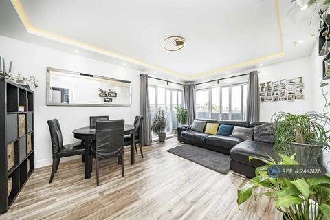 2 bedroom flat to rent, Sundeala Close, Sunbury-On-Thames, TW16