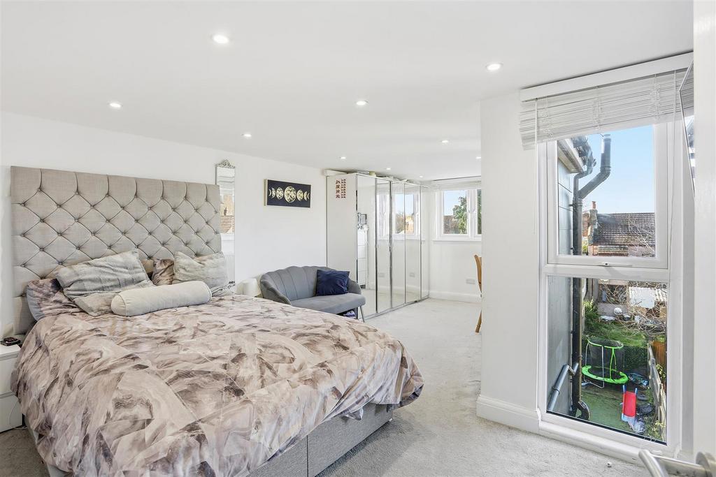 Master bedroom, en suite