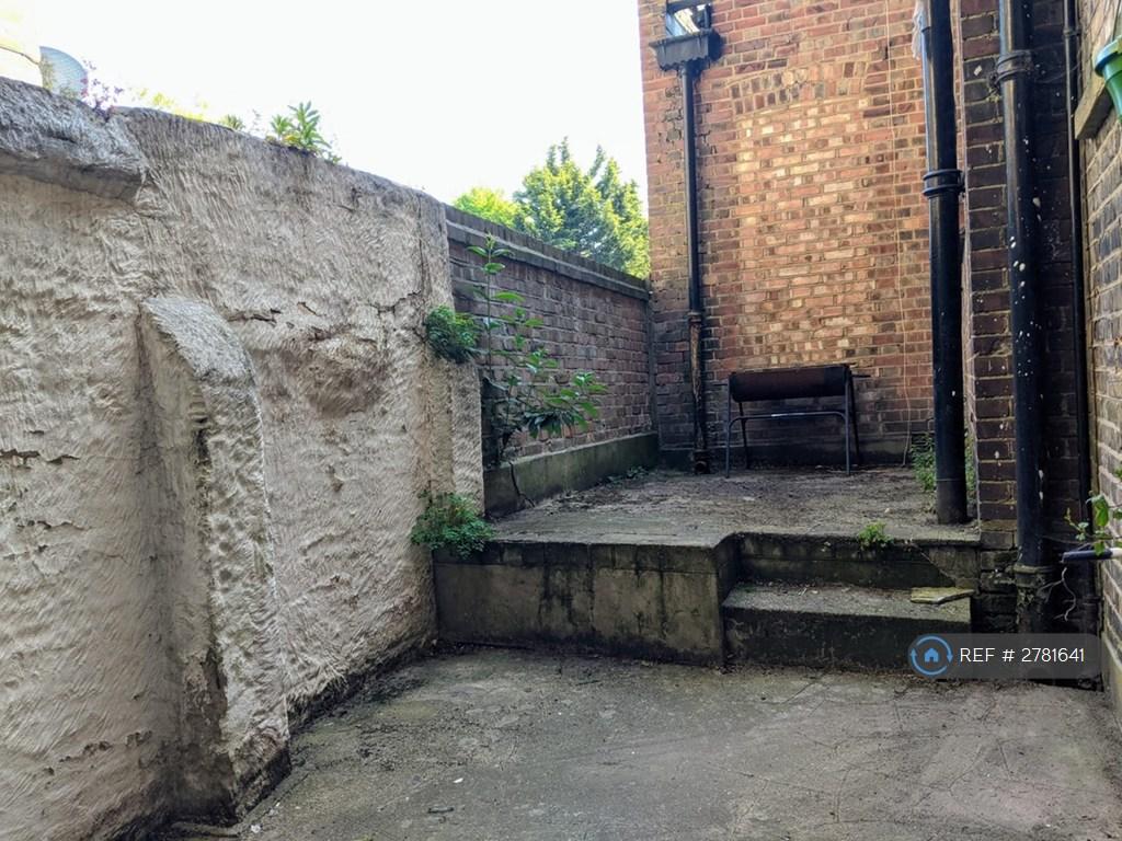 Rear Terrace Garden