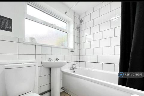 3 bedroom terraced house to rent, Curzon Road, Chatham, ME4
