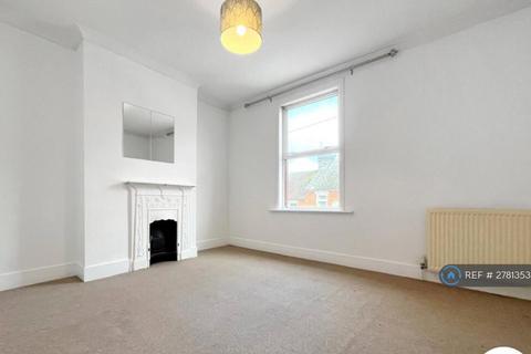 3 bedroom terraced house to rent, Curzon Road, Chatham, ME4
