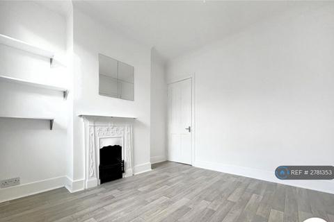 3 bedroom terraced house to rent, Curzon Road, Chatham, ME4