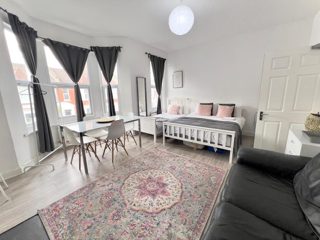 Four bed terraced to rent Pennard Road, London W1