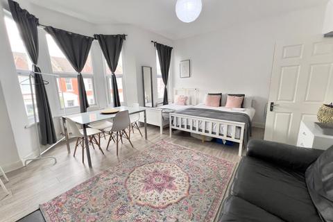 4 bedroom terraced house to rent, London W12