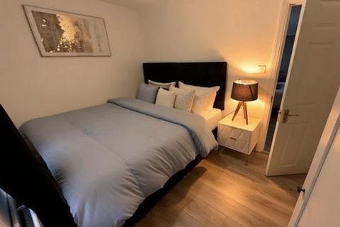 4 bedroom terraced house to rent, London W12