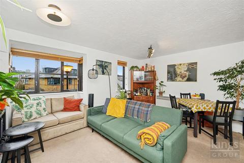 2 bedroom flat for sale, Creighton Road, London