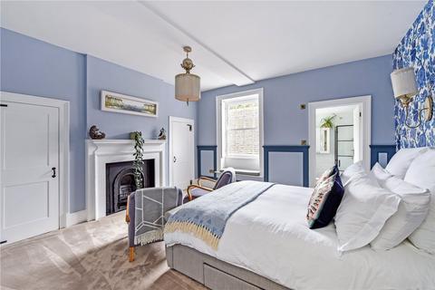 3 bedroom property for sale, North Street, Chichester, PO19