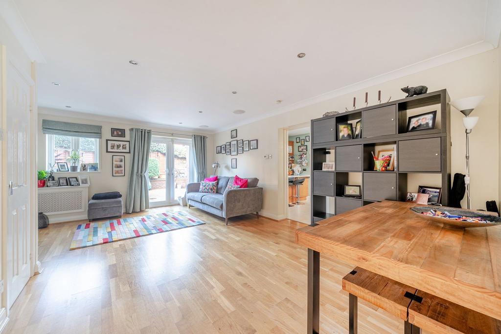 Sitting Room / Dining Room