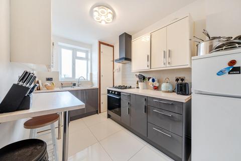 3 bedroom flat for sale, Weir Road, London, SW12