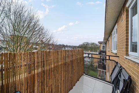 3 bedroom flat for sale, Weir Road, London, SW12