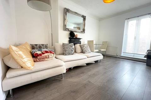 3 bedroom terraced house to rent, London NW7