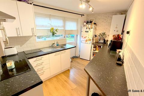 2 bedroom maisonette for sale, Chadwell Avenue, West Cheshunt