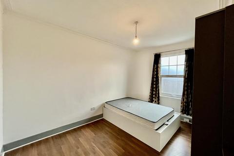 undefined, London Road, Isleworth TW7
