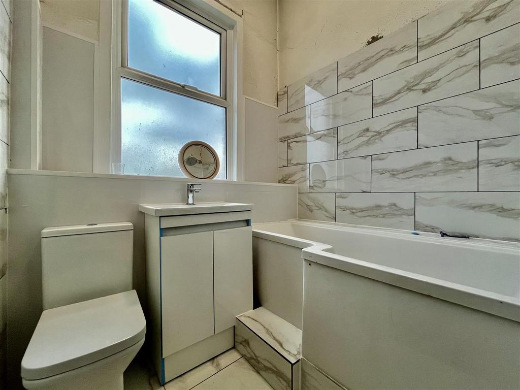 Family Bathroom/ WC