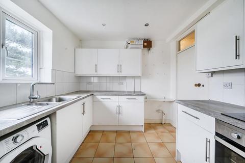 2 bedroom apartment to rent, Courtlands Sheen Road,  Richmond,  TW10