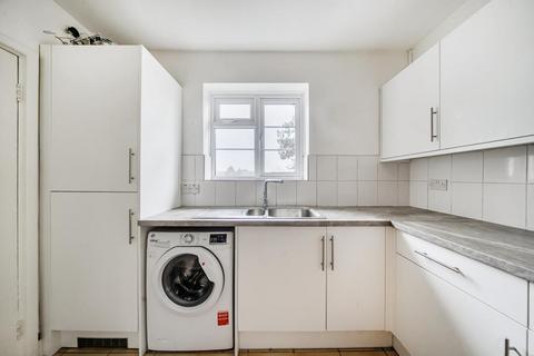 2 bedroom apartment to rent, Courtlands Sheen Road,  Richmond,  TW10