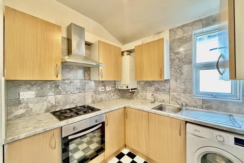 3 bedroom maisonette to rent, Norwood Road, Southall UB2