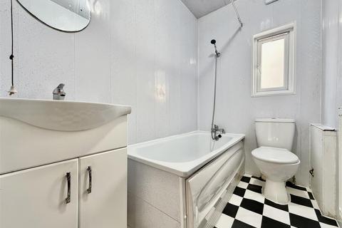 3 bedroom maisonette to rent, Norwood Road, Southall UB2