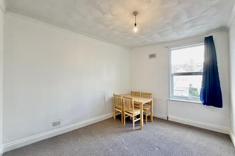 3 bedroom maisonette to rent, Norwood Road, Southall UB2
