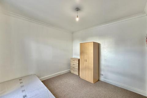 3 bedroom maisonette to rent, Norwood Road, Southall UB2