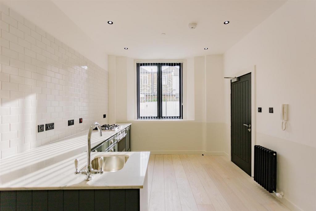 1920px MB number 20 fonthill mews 24.jpg