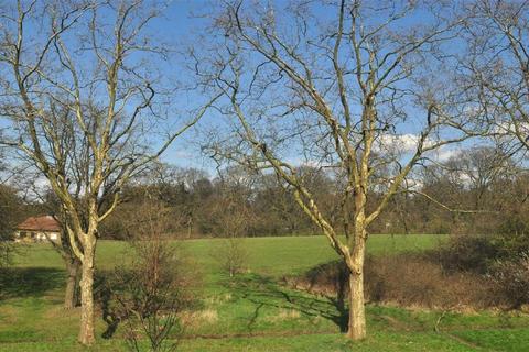 3 bedroom flat for sale, Heathcroft Hampstead Way Hampstead Garden Suburb NW11