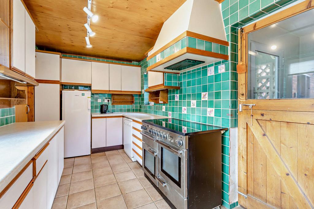 8676788-interior34-800