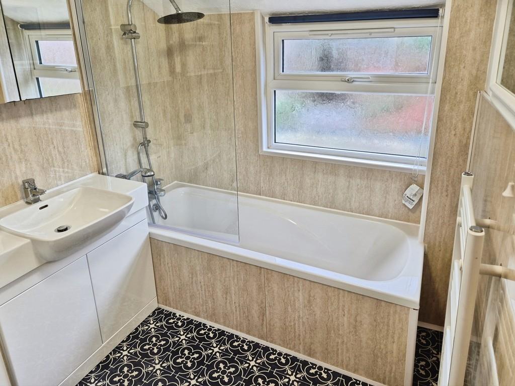 80aab9fb-Bathroom
