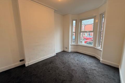 3 bedroom terraced house to rent, Gainsborough Rd, Crewe