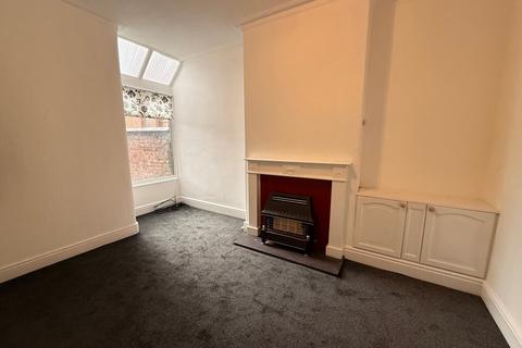 3 bedroom terraced house to rent, Gainsborough Rd, Crewe
