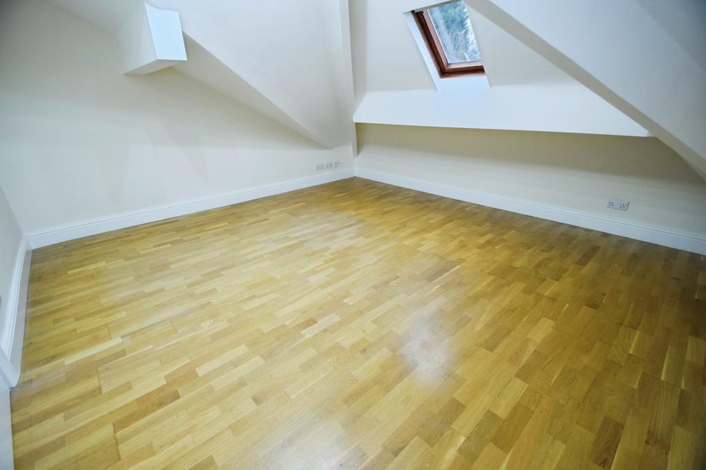 8c4ec958-Bedroom 202