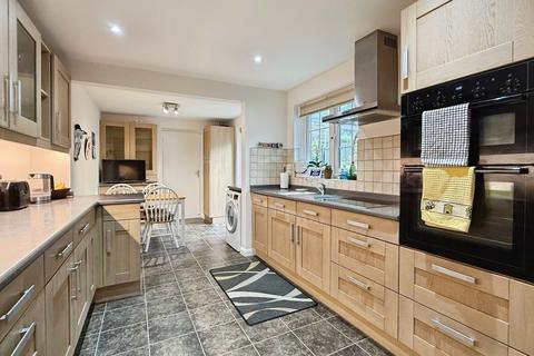 3 bedroom detached house for sale, Lower Road, Bratton