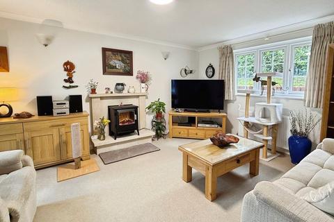 3 bedroom detached house for sale, Lower Road, Bratton
