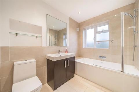 3 bedroom detached house to rent, Sidcup Road, London SE9