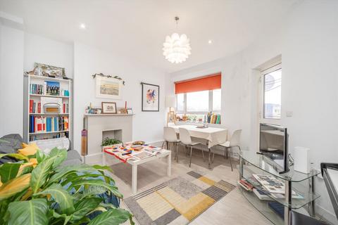 3 bedroom flat for sale, White City Estate, London W12