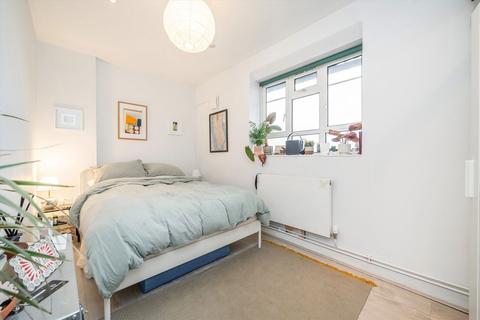 3 bedroom flat for sale, White City Estate, London W12