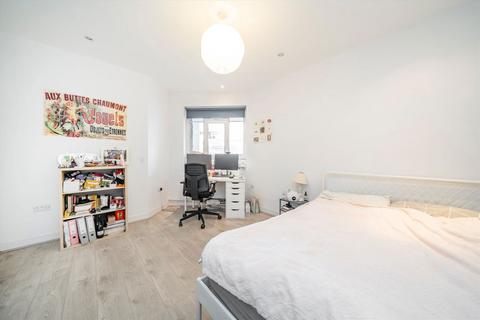 3 bedroom flat for sale, White City Estate, London W12