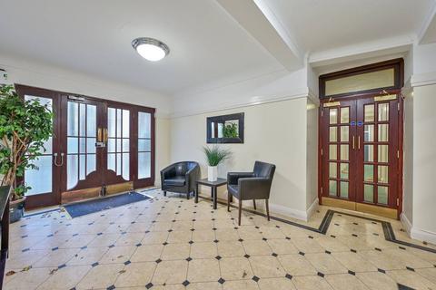 1 bedroom flat for sale, Woodlands Gate, Putney, London, SW15