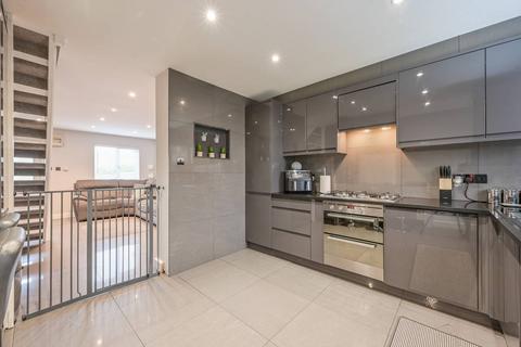 2 bedroom terraced house for sale, Newland Street, Silvertown, London, E16