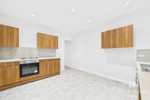 2 bedroom terraced house to rent, Crossley Street, Pontefract WF7