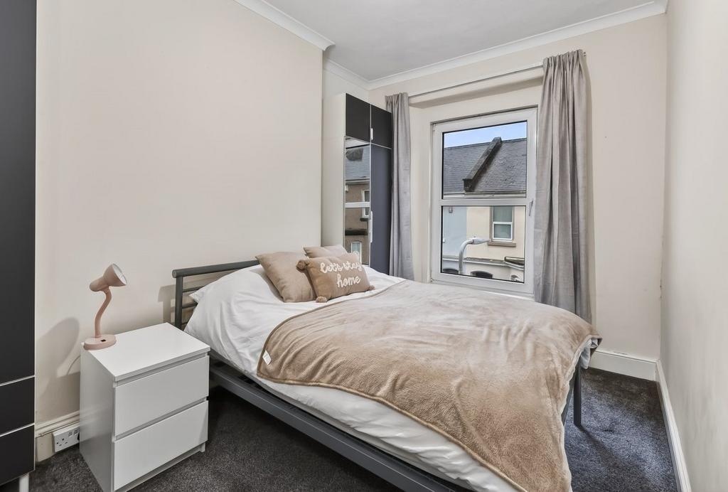 1 bedroom in a house share to rent